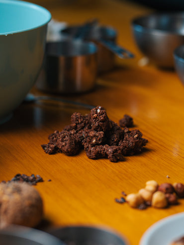 Granola keto Croccante con cioccolato crudo, mandorle e cocco, (290g) - senza cereali